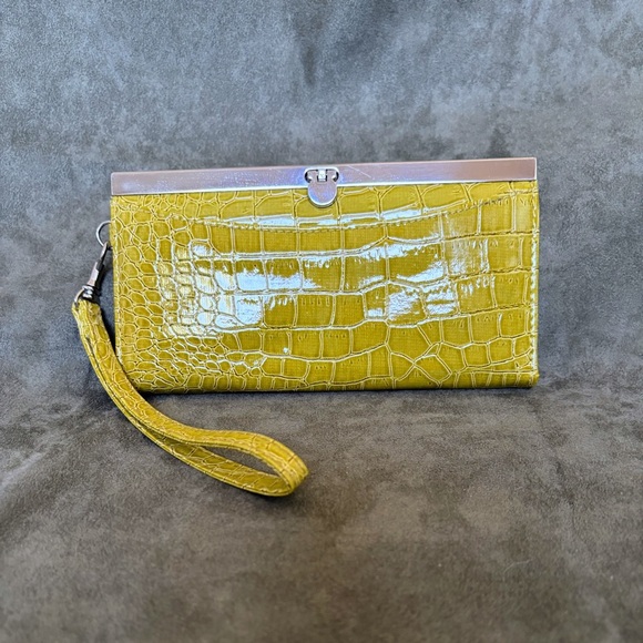 FAUX CROC Chartreuse Clutch Wallet w/ Wristlet Strap Multi-Compartments w/ Zip - Picture 15 of 16